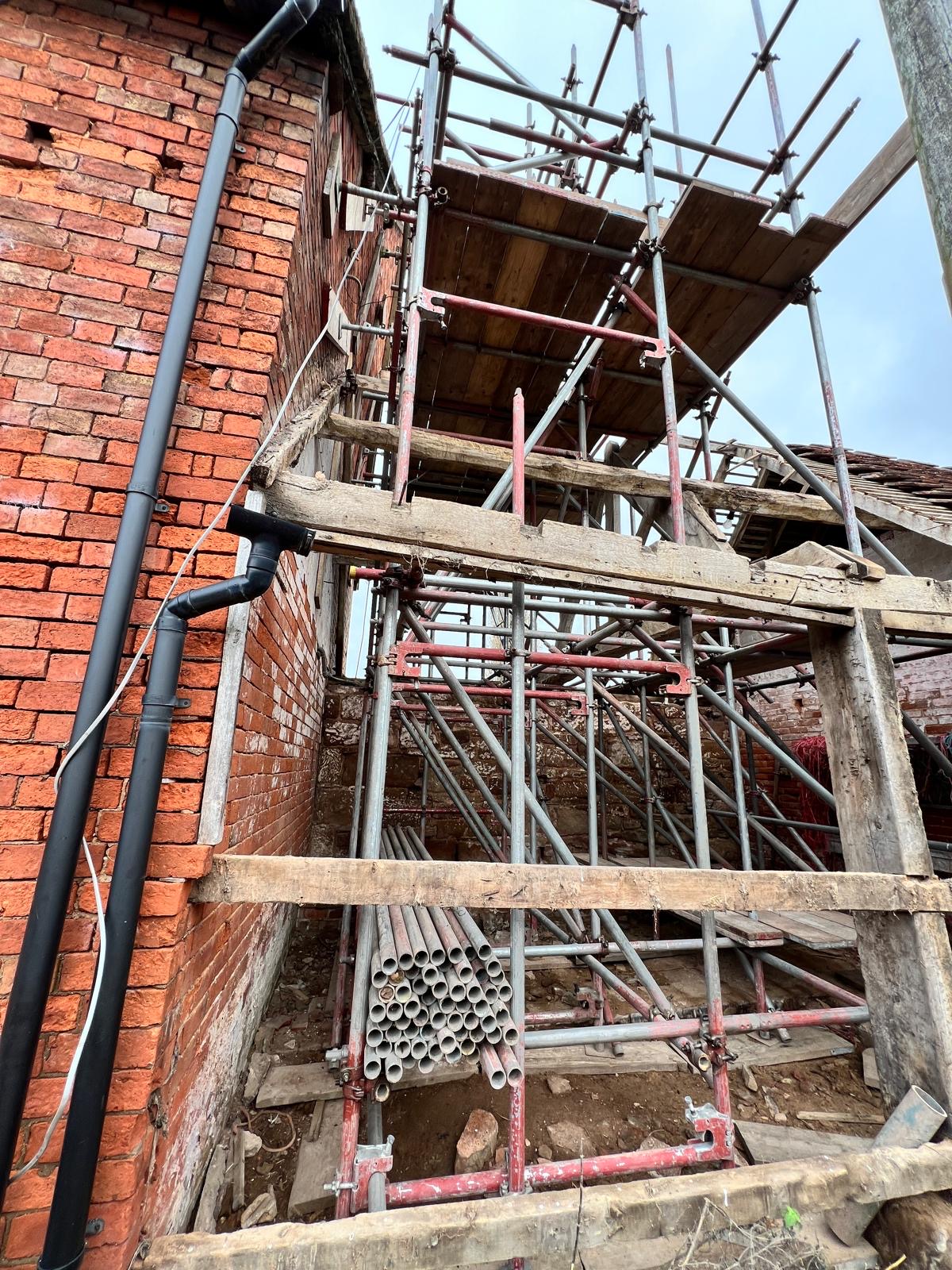 Tamworth Scaffolding: Grade II listed barn Maxstoke Warwickshire 2
